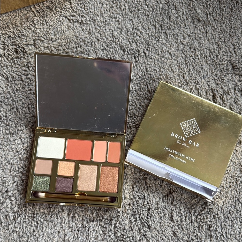 Cream and Orange Eyeshadow Palette with Warm Tones